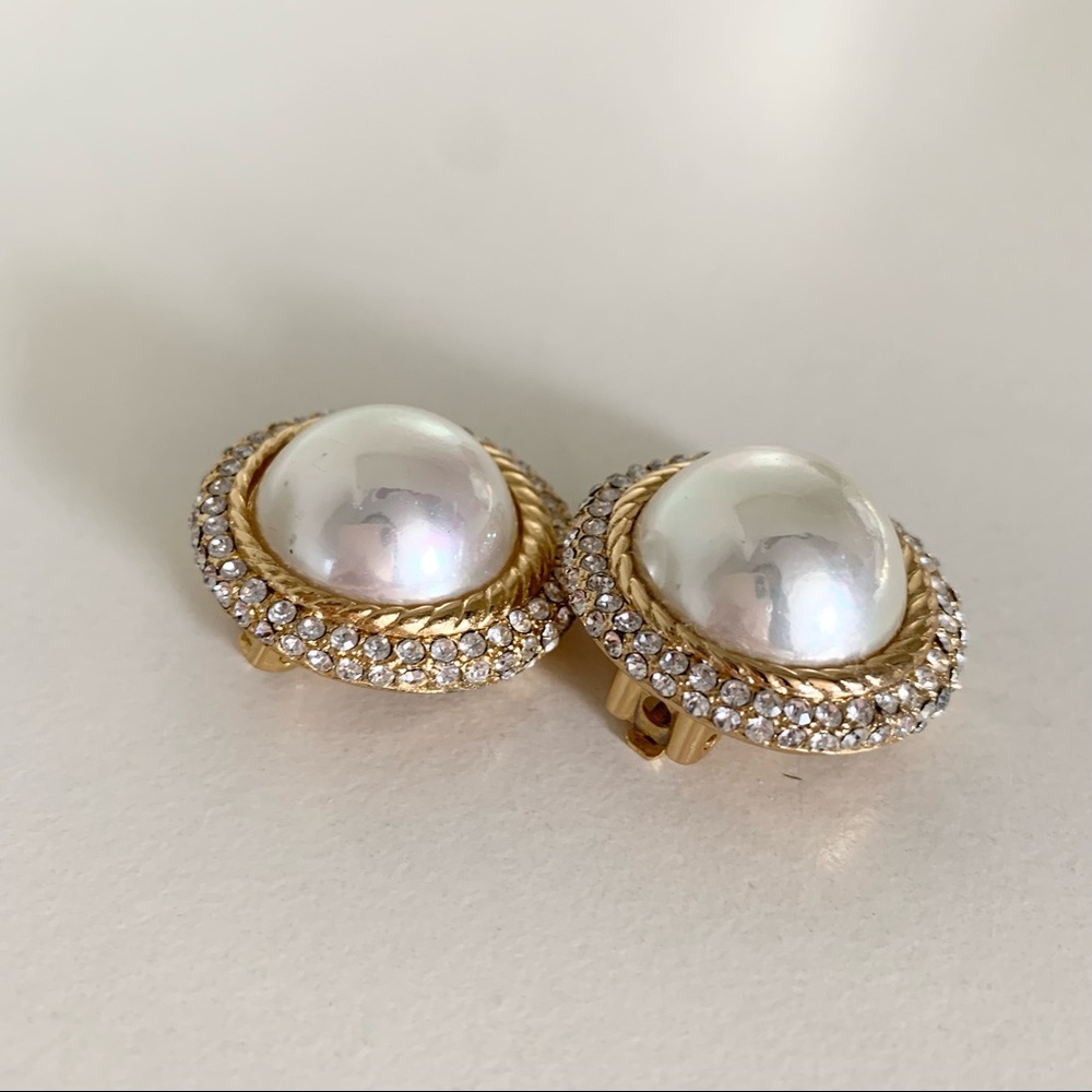Hold Vintage Dior Large pearl earrings - Picture 6 of 13